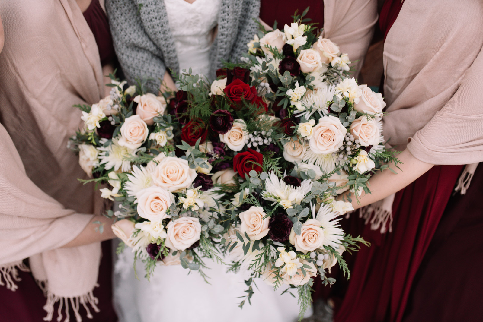 cedar rapids winter wedding bridal bouquets