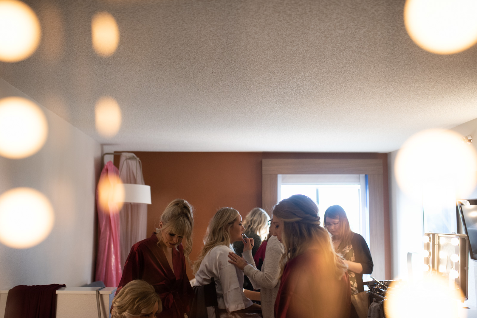 bride and bridesmaids getting makeup done cedar rapids marriott