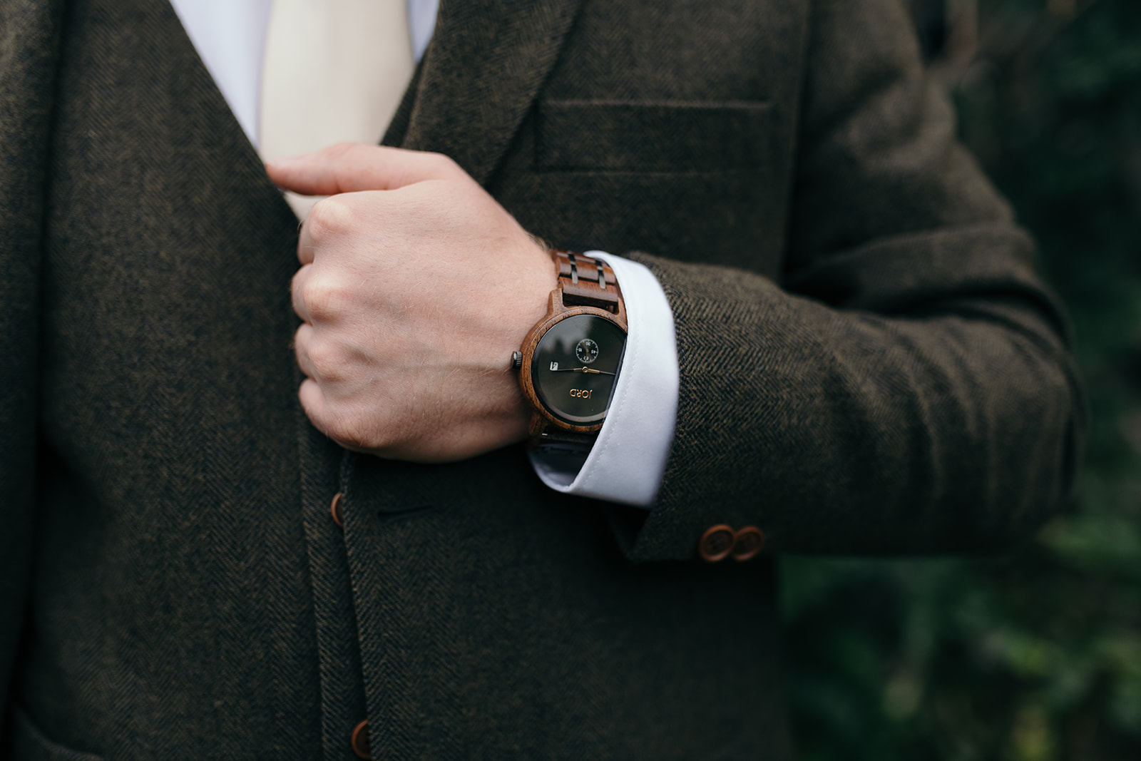 grooms wood jord watch iowa wedding