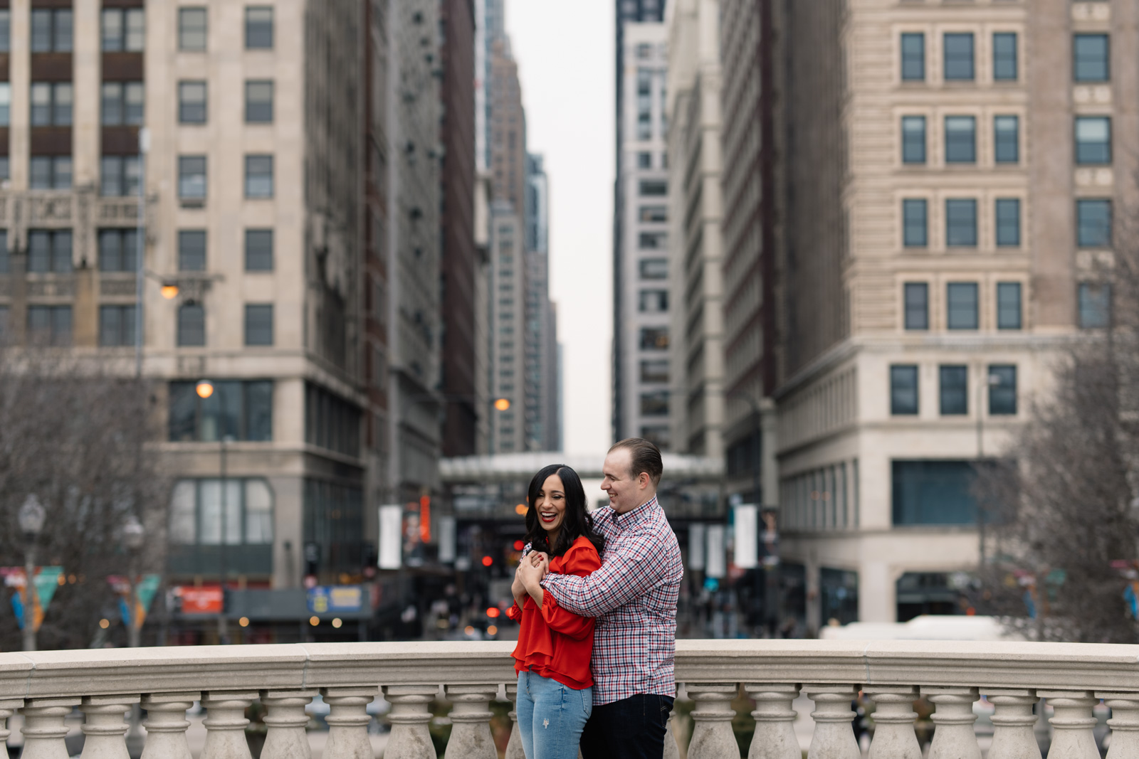 couple cuddling downtown chicago engagement