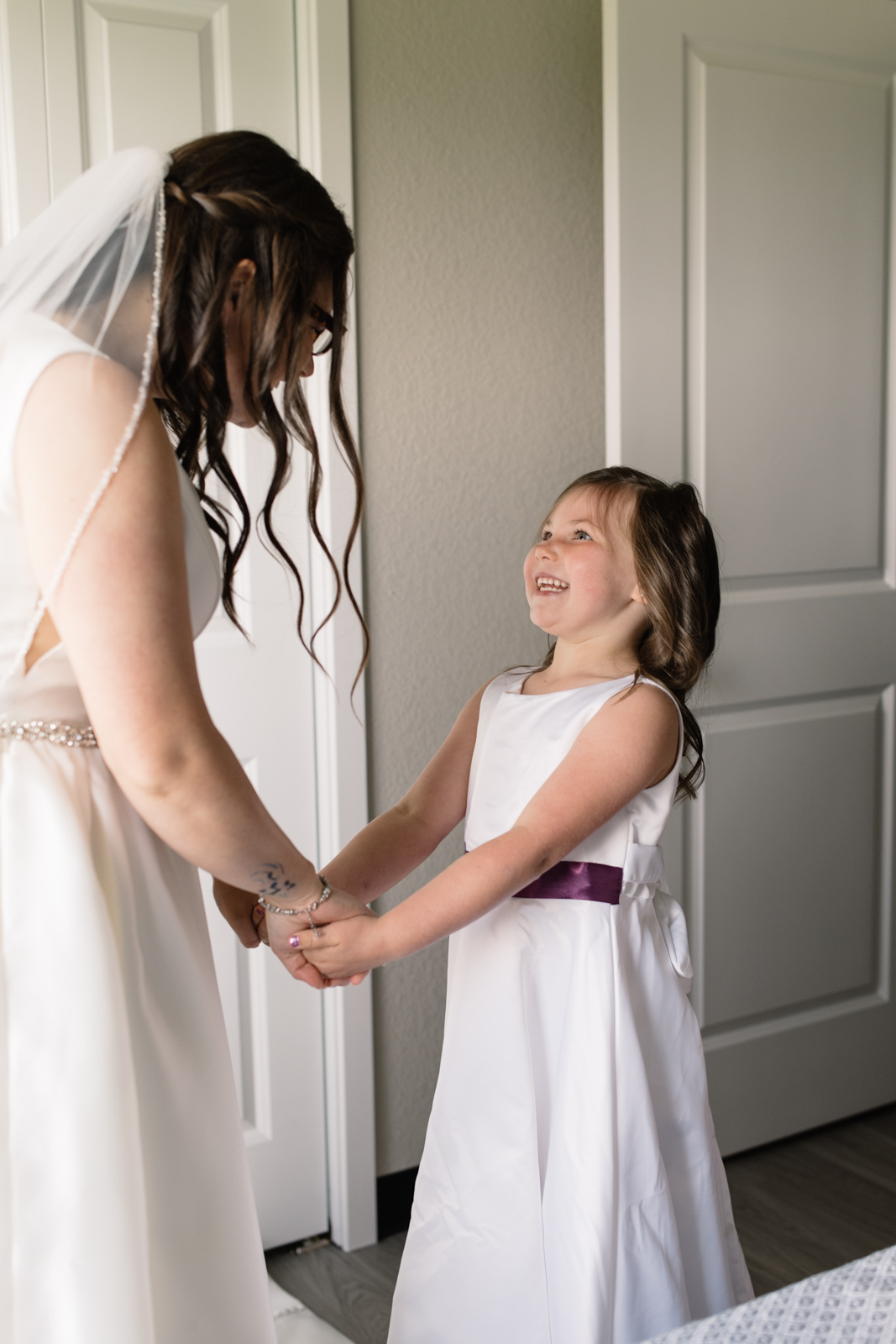 flower girl smiling at the bride