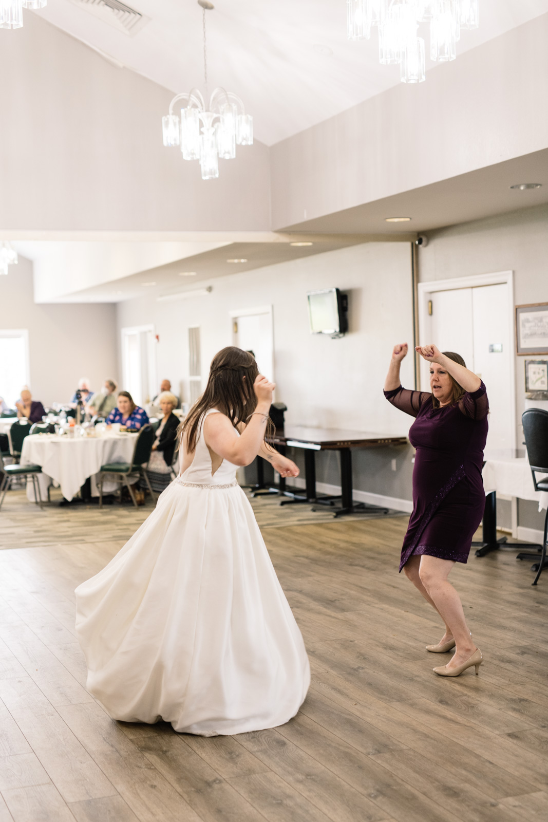 mom and bride chicken nugget song dance