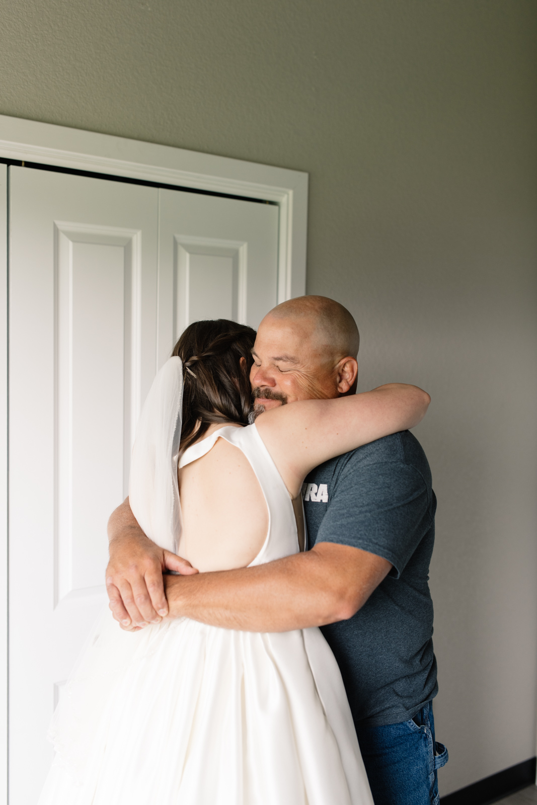 father of the bride first look june wedding